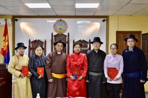 ШҮҮХИЙН ТАМГЫН ГАЗРЫН АЛБАН ХААГЧДАД  ШАГНАЛ ГАРДУУЛЛАА